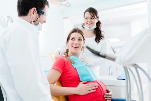 dentiste, femme enceinte, soin bucco-dentaire
